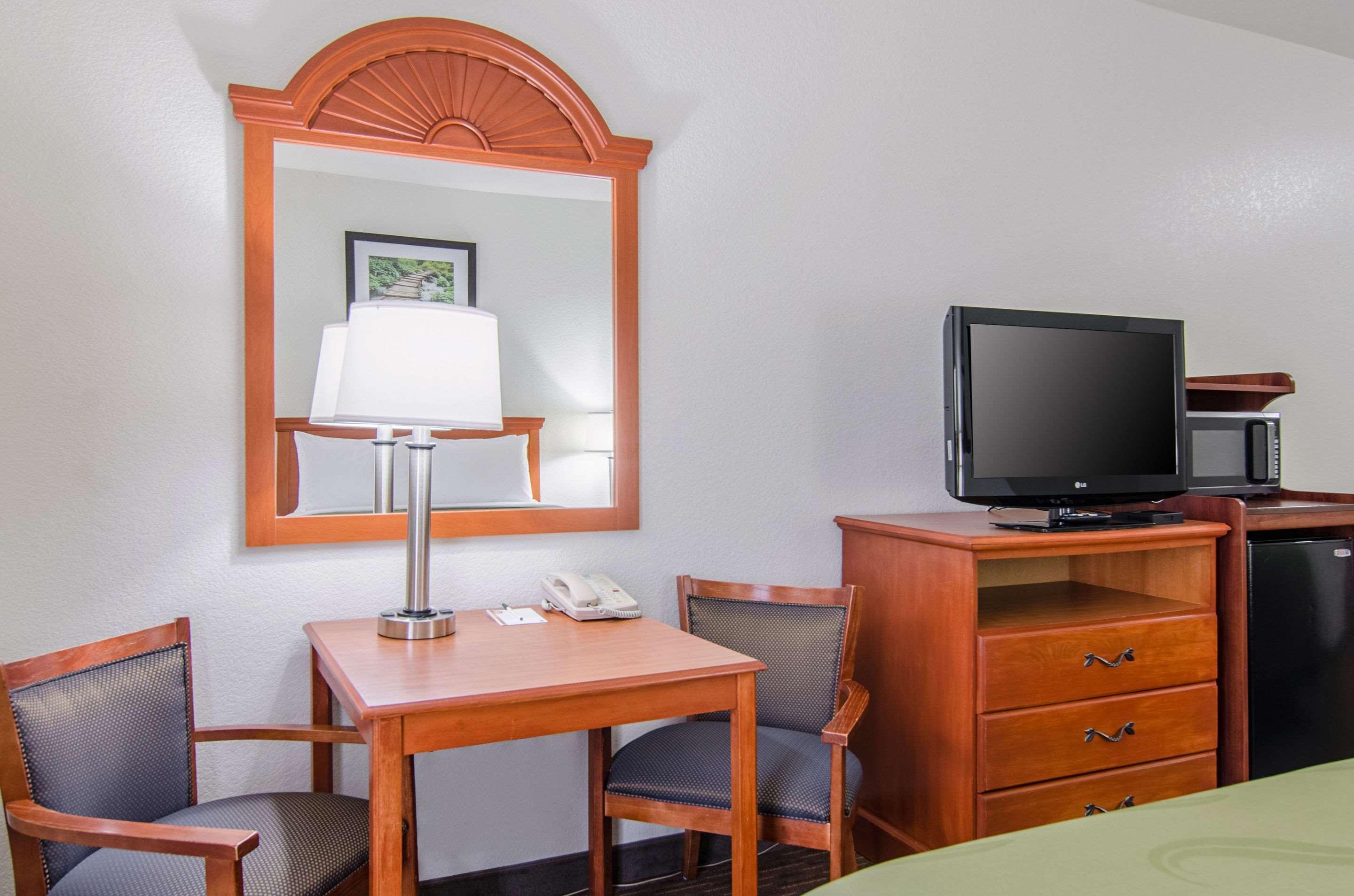 Quality Inn Junction City Near Fort Riley Εξωτερικό φωτογραφία