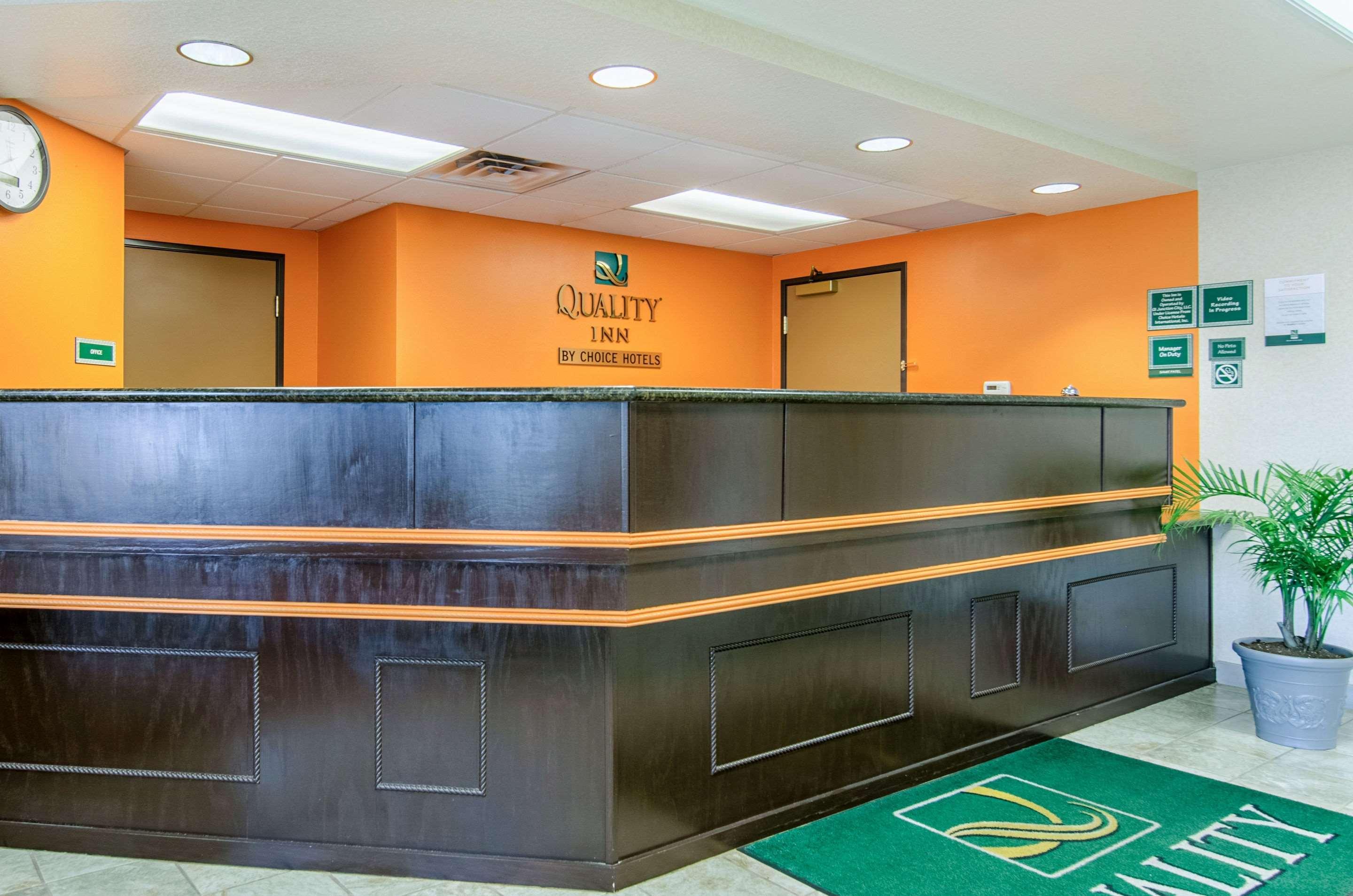 Quality Inn Junction City Near Fort Riley Εξωτερικό φωτογραφία